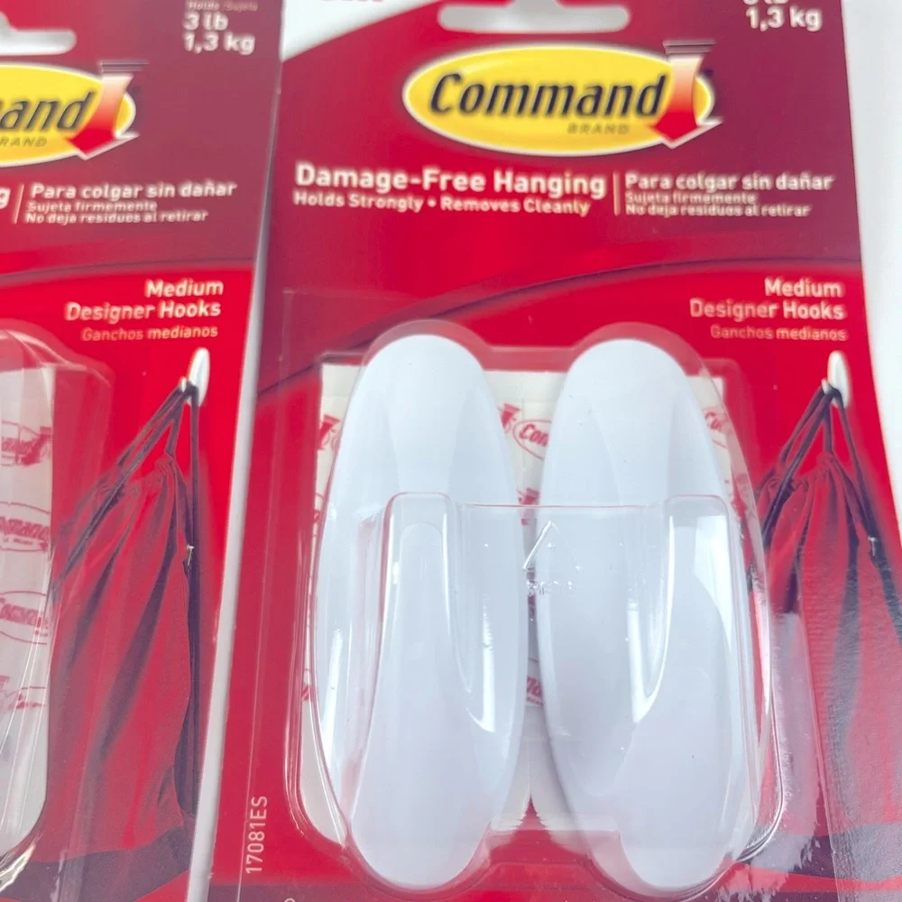 3M Command Brand 2 packs of 2 Medium Designer Hooks with 4 strips Holds 3lbs